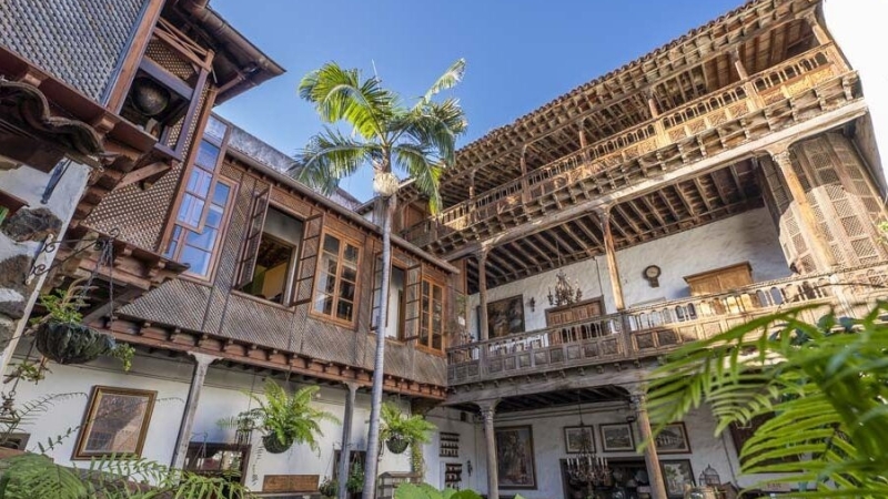 Typical balcony Canary House Tour + Specialized facial or Ayurveda massage